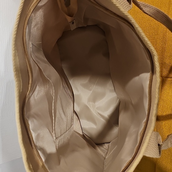 Winnie the Pooh Bundle -  Tote bag (NWOT) & Cup & 2 Pair Socks NWT & palette - Picture 6 of 13